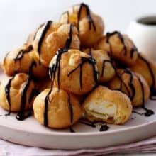 Profiteroles with Chocolate Sauce (1kg)