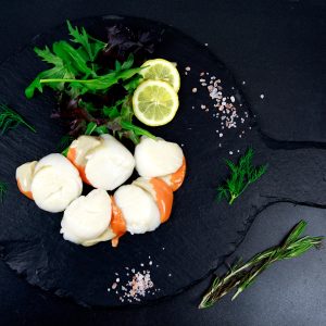Seafood & Shellfish: King Scallops ROE ON 750g (app.14-16) title=